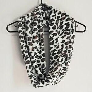 3/$25 Beautiful 42" Super Soft Cheetah Print Wrap NWOT!!